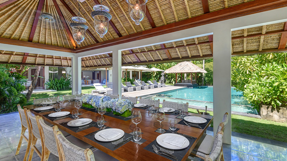 Seseh Beach Villa II - Dining area design